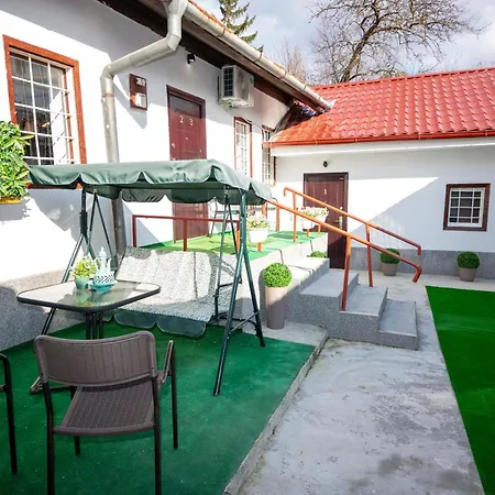 Bosanska Avlija Authentic With Garden